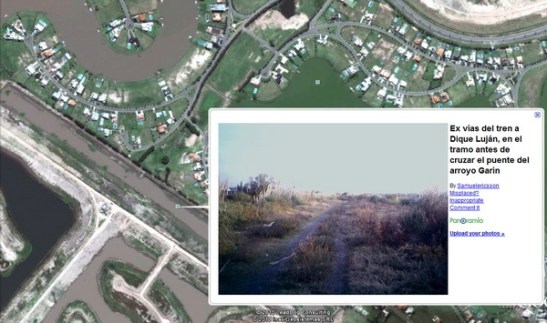 GOOGLE TE DELATA. La visión actual de las tierras, con una foto de la situación anterior a la destrucción. A la derecha del ex terraplén, el country Santa Catalina; a la izquierda el barrio privado San Benito en construcción. 