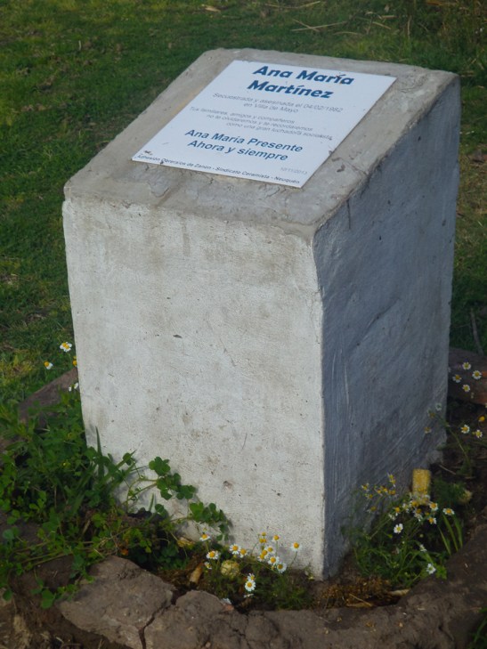 Punta Querandí también es sitio de la memoria del terrorismo de Estado: un pequeño sector del espacio en conflicto logró este reconocimiento por el Concejo Deliberante de Tigre en junio de 2014.