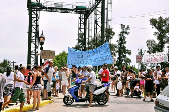 01 Enero - 25 - Manifestación puente Eva Perón (F Ugo)x