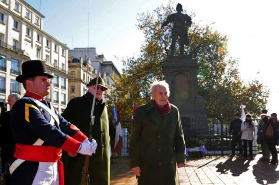 575b3a8797cbd_647_430!